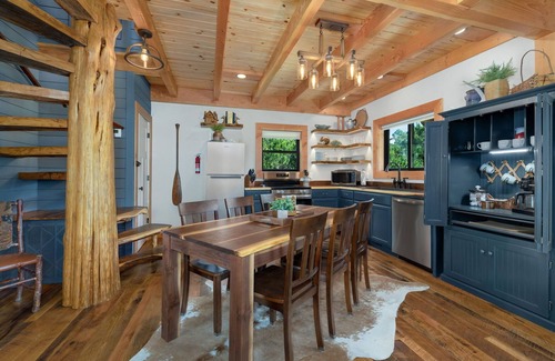 Combs Cabina | Cade’s Cabin in the beautiful Ozark Mountains- sleeps 8