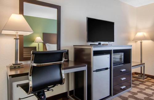 Russell Hotel | Quality Inn Russell
