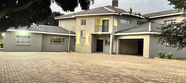 6bed & 5.5bath family home / Business accommodation
