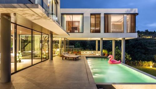 BugenVilla Bandung, 4BR, Heated Swimming Pool