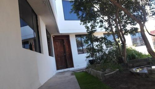 Casa completa de 4 habitaciones cerca a la Mitad Del Mundo