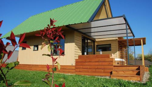 Chalet de charme climatisé, son Jacuzzi - SPA privatif et la piscine de la Maison Bleue du Gers