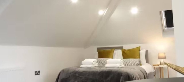 Convenient Studio Flat Near Heathrow Airport Free Parking, 1 King & 1 Single Bed