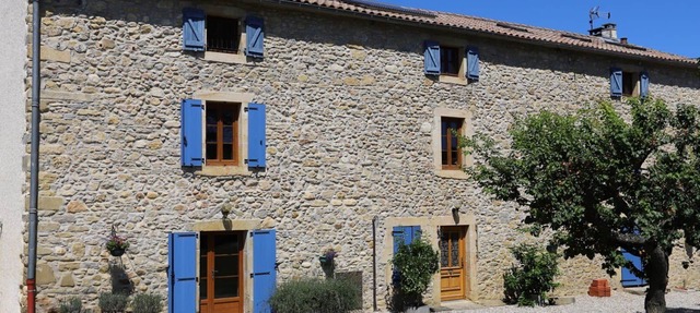 Cuatro cabañas independientes en una antigua casa de campo con piscina - "Burdeos"