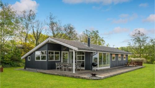 Gorgeous Home In Allingåbro With Wifi