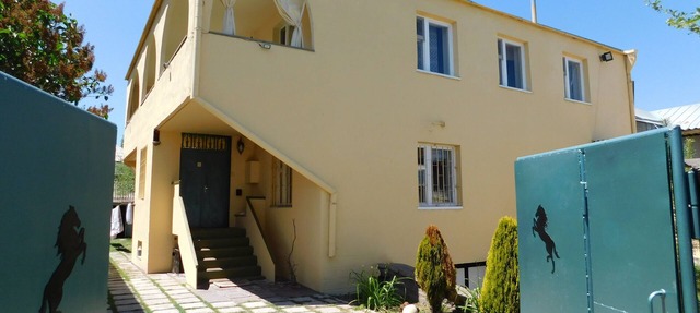 Lake Sevan Garden Villa / Sleeps 9 /BBQ, Balcony & Outdoor Space