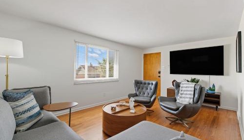 Modern Bellevue Retreat 10 Min to Downtown