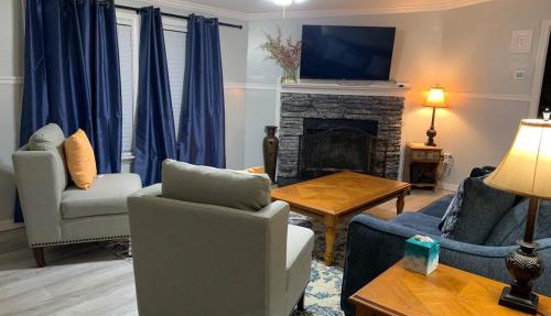 Scenic Mountain Views 4 Bedrooms 2 Bath Home