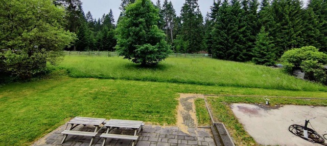 Amplia casa adosada con estufa de leña ubicada junto al sendero Rennsteig