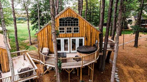 Unique Pet Friendly Treehouse with Hot Tub on the Edges of Belgrade Stream with Direct Access to Messalonskee Lake, Maine