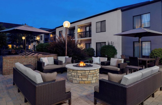Courtyard by Marriott Pittsburgh Airport