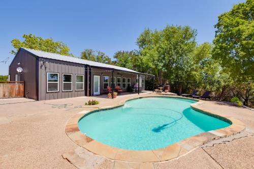 Spacious Palo Pinto Home: Private Dock & Pool